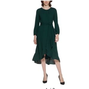 Jessica Howard
Crepe Jewel Neck Long Sleeve Tulip Ruffle Hem